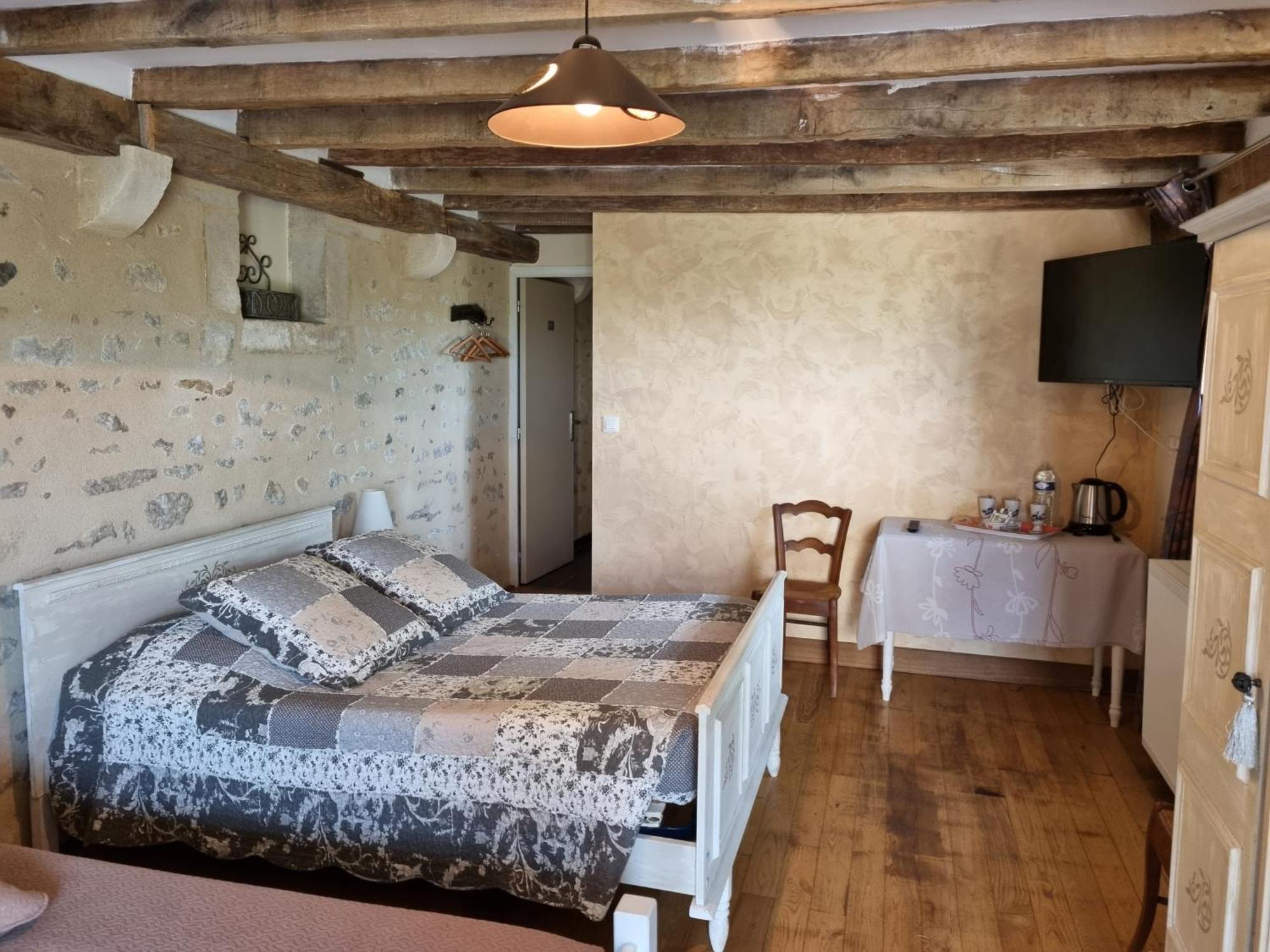 Domaine De La Rue Bed & Breakfast La Berthenoux Exterior photo